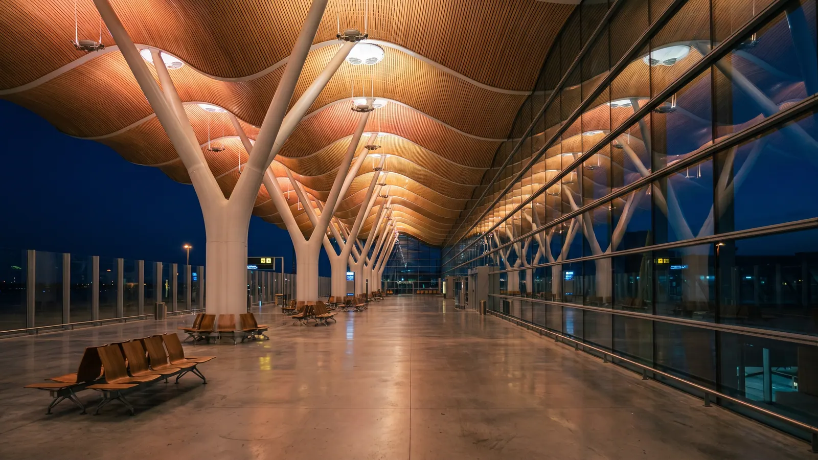 Barcelona El Prat à noite