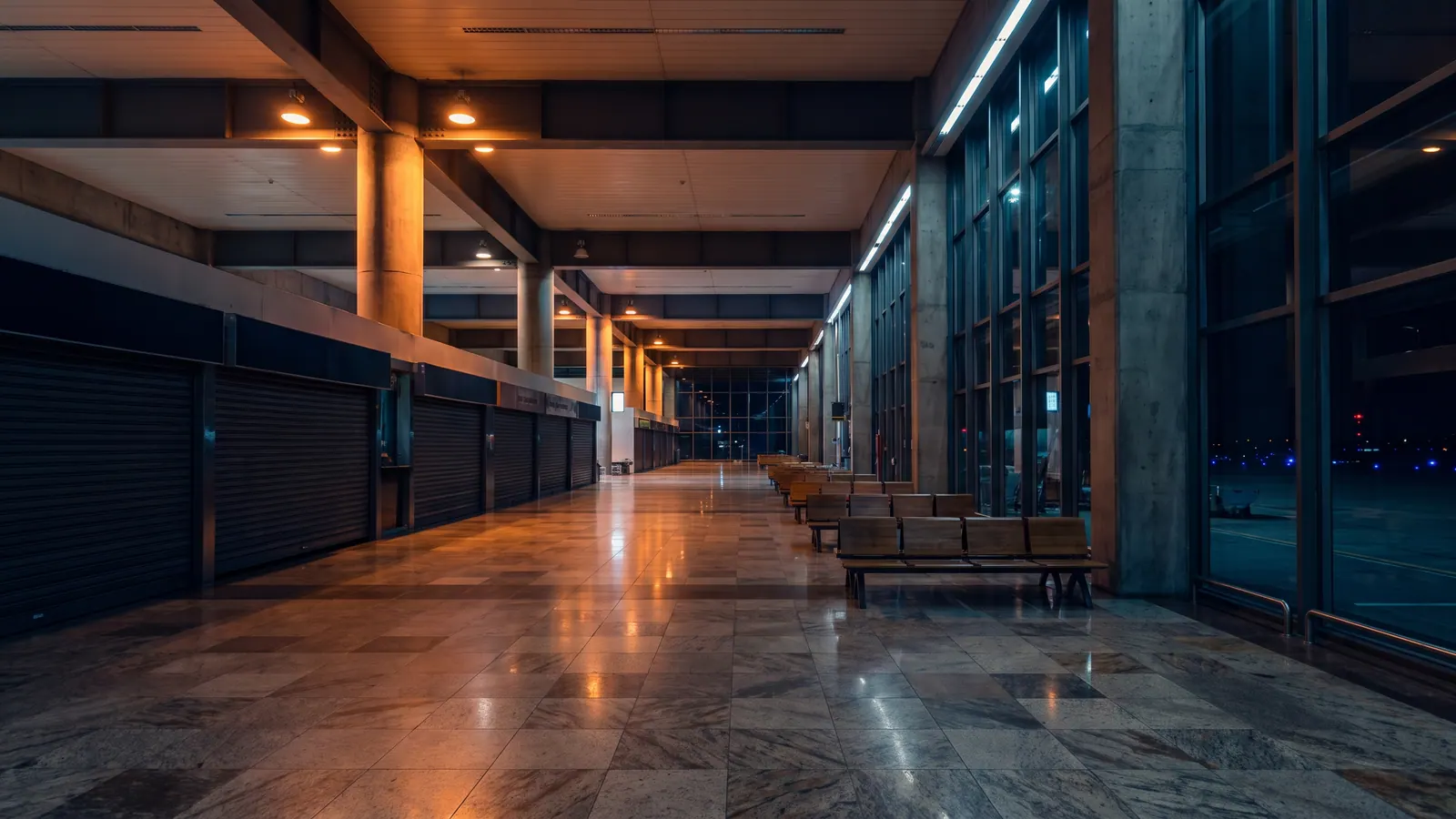 Paris Charles de Gaulle à noite
